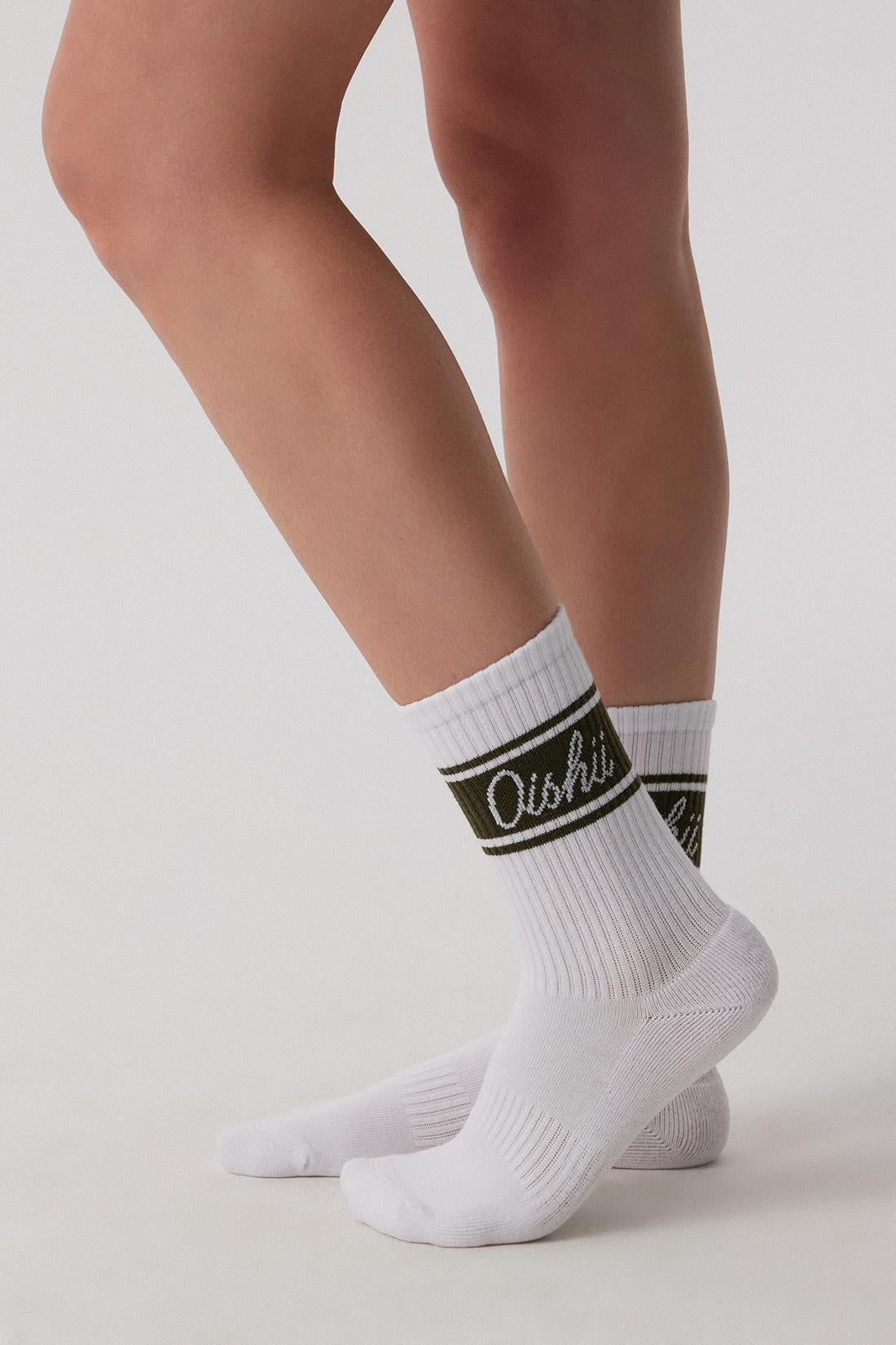 Oishii Rei Spor Soket Çorap Dark Olive El Yazı Desen